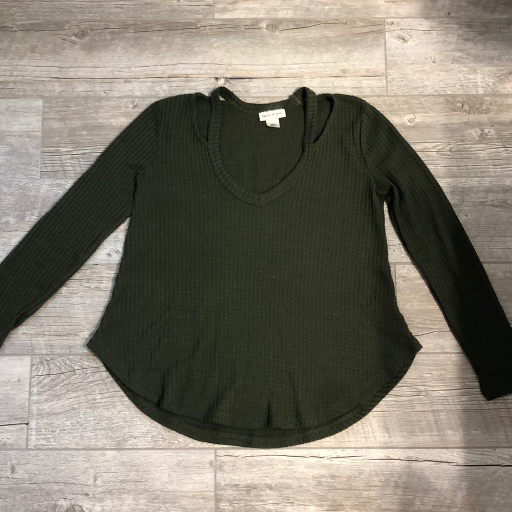 Green waffle shirt with shoulder cuts